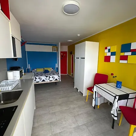 Estudio Mondrian Aparthotel 4*