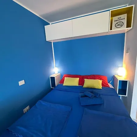 Estudio Mondrian 4*