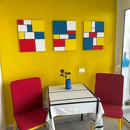 Estudio Mondrian 4*