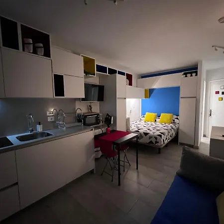 Aparthotel Estudio Mondrian